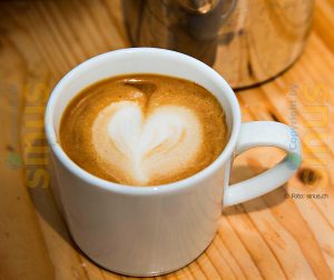 Cappuccino mit Milchschaum als Herz