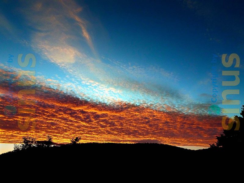 Wokenhimmel mit Abendsonne