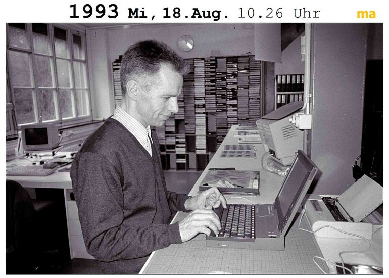 Hansruedi mit Laptop (DOS-Windows) copyright by SINUS